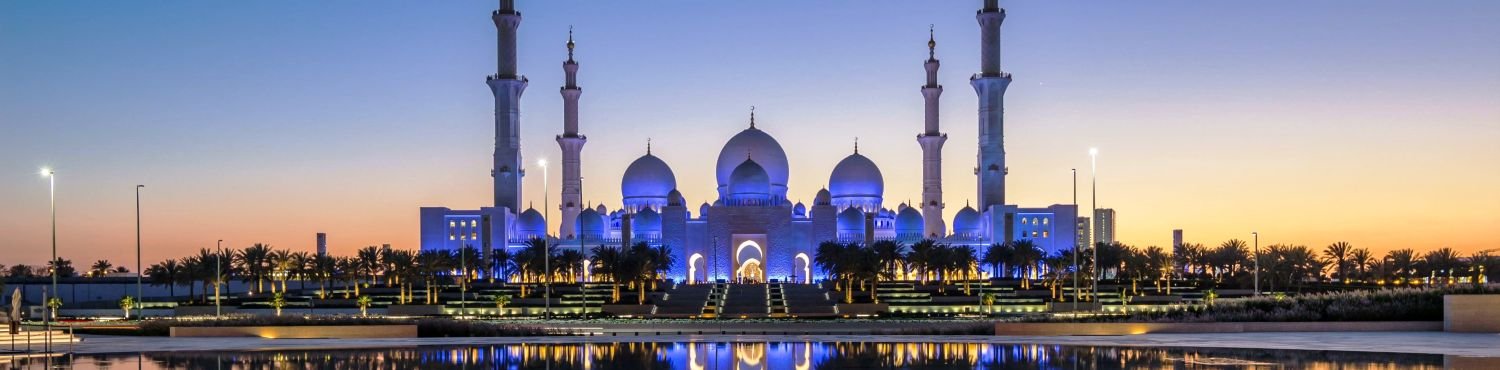 Sheikh Zayed Grand Mosque in Abu Dhabi day to night timelapse after sunset, UAE